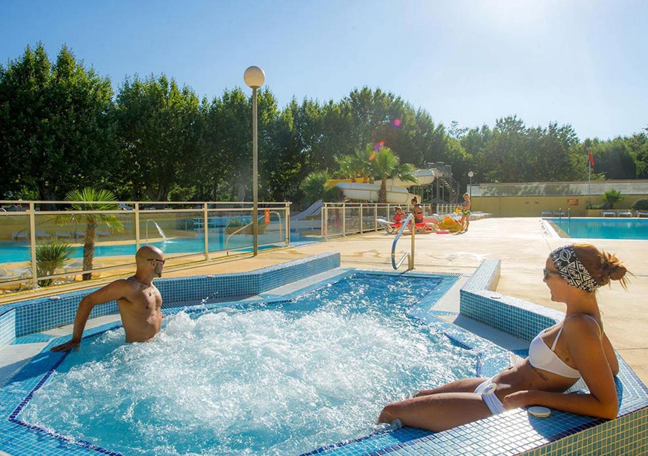 Mobilhome Climatise 3Ch 6P Dans Parc Des 7 Fonts Agde Exteriör bild